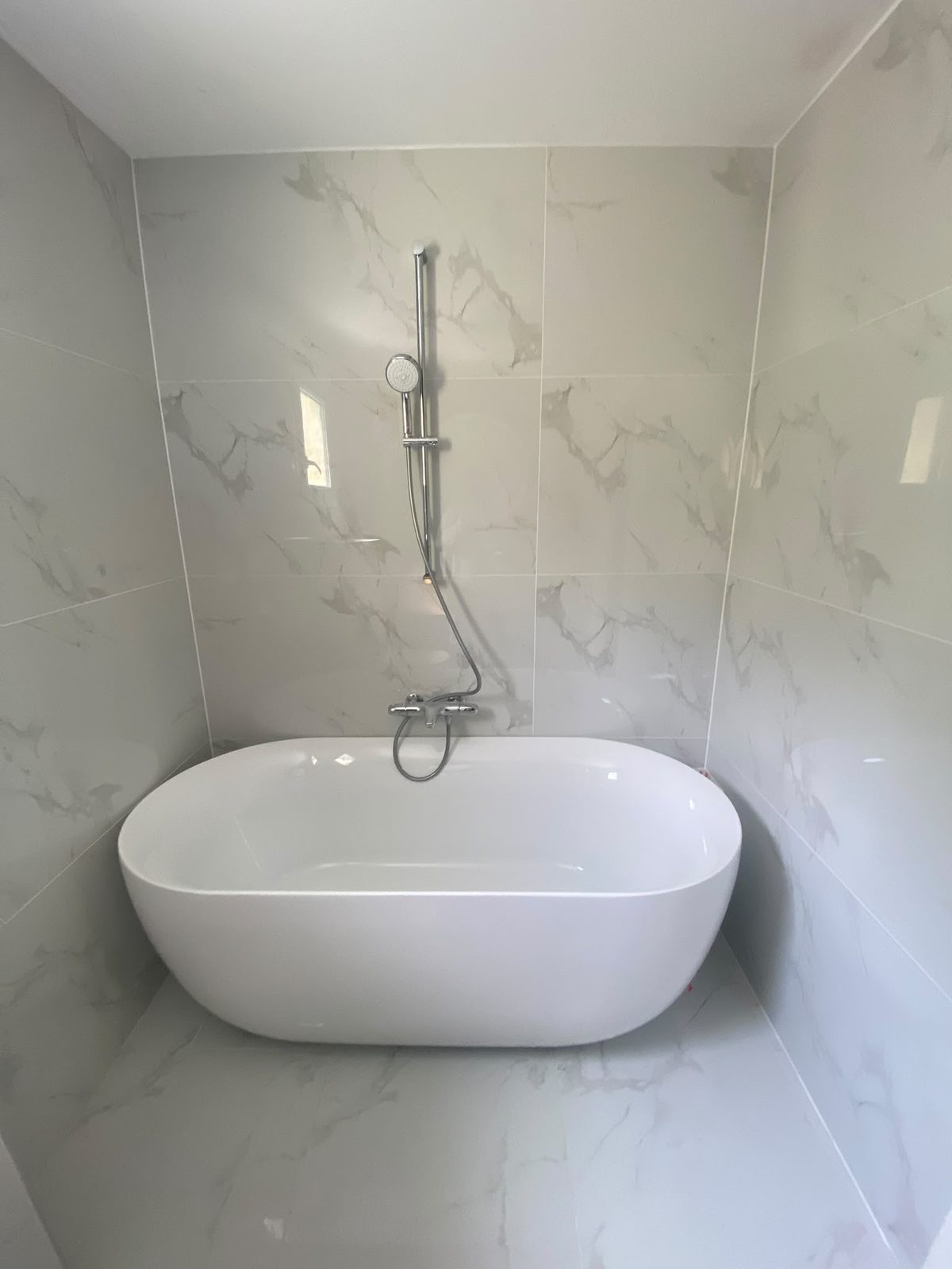 Marbre blanc & baignoire îlot